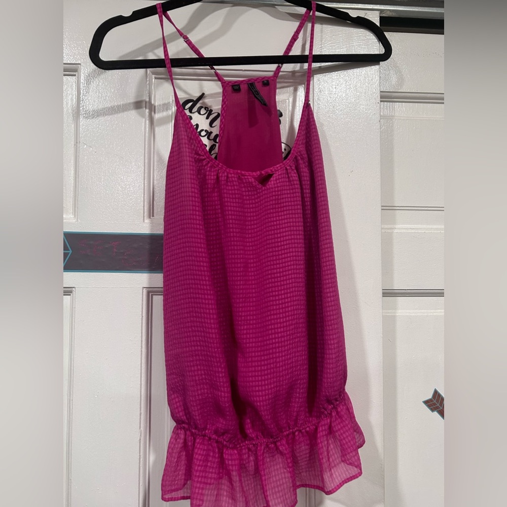 Last Call- Women’s Magenta Guess Blouse⭐️